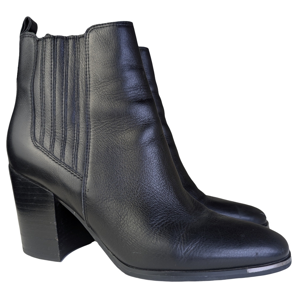 Marc Fisher Black Leather Heeles Chelsea Boots Minimalist Western Size 7.5 - Picture 2 of 9